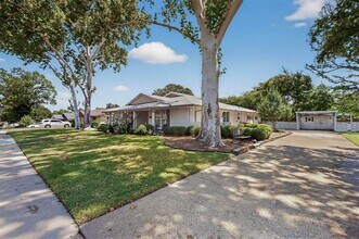 2728 Ridgeview Ln in Irving, TX - Building Photo - Building Photo