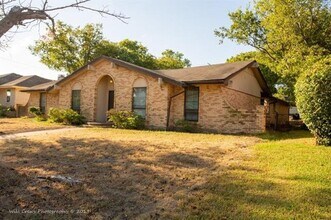 626 Little Creek Dr in Duncanville, TX - Building Photo - Building Photo