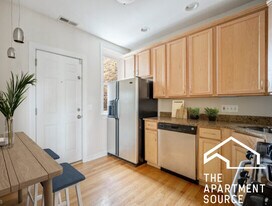 3246 N Clifton Ave, Unit W1 in Chicago, IL - Building Photo