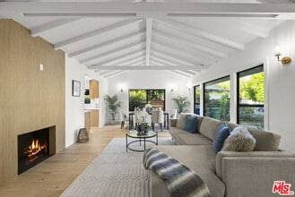 5833 Allott Ave in Los Angeles, CA - Building Photo - Building Photo