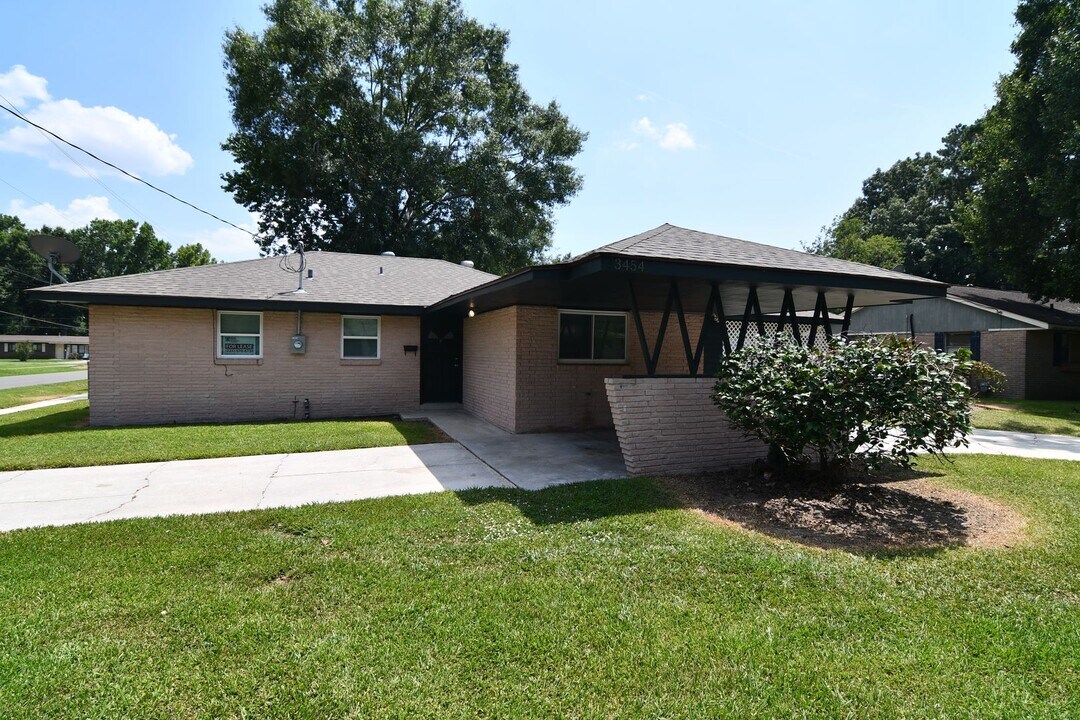 3454 Harrison St in Baker, LA - Building Photo