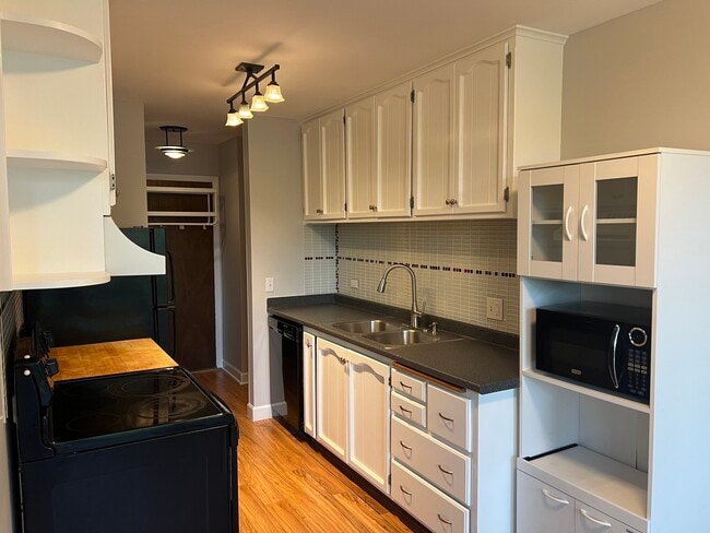 5500 Hillcrest Ln in Lisle, IL - Building Photo - Building Photo