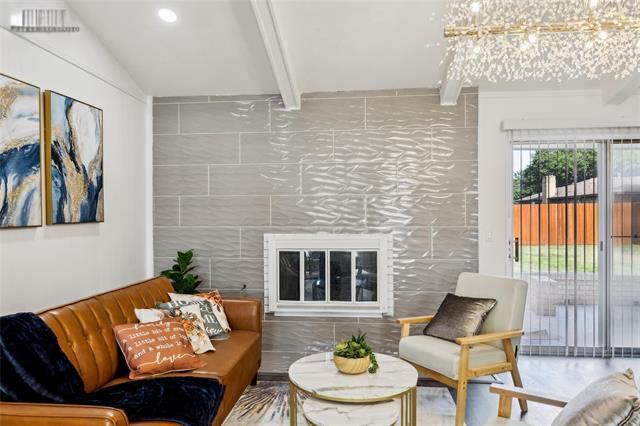 property at 711 Rivercrest Blvd