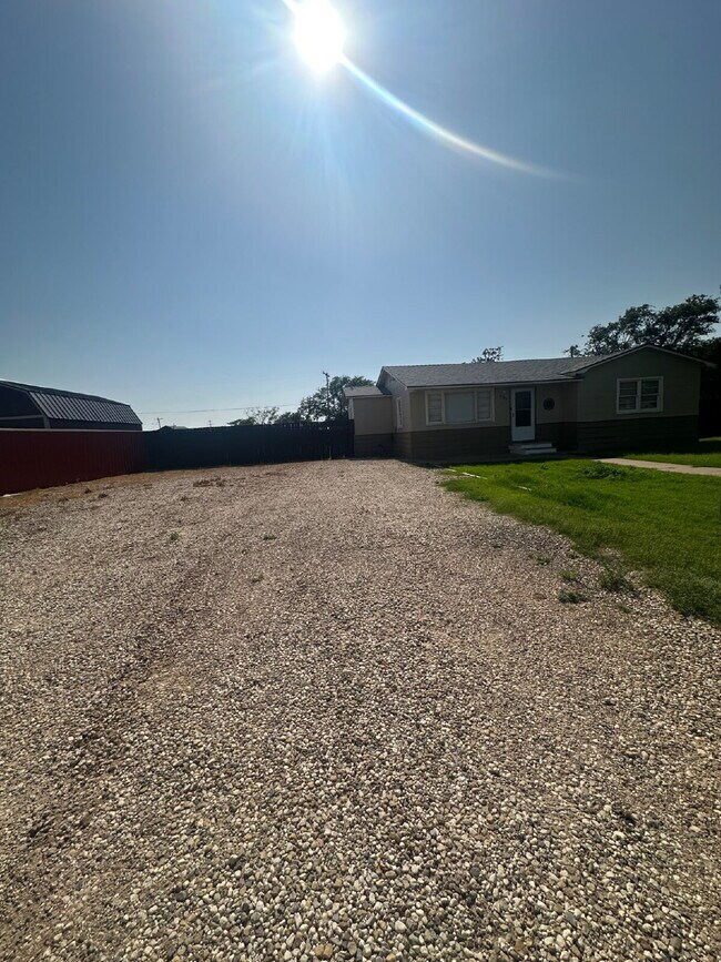 2305 E 2nd in Petersburg, TX - Building Photo - Building Photo