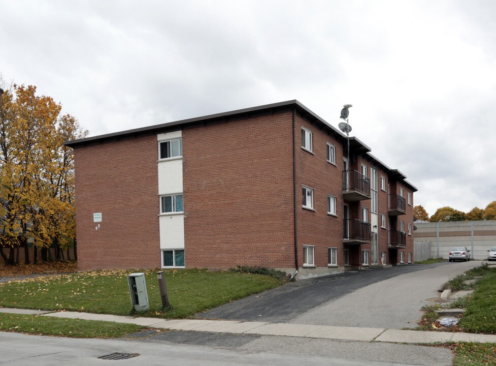 99 Becker St in Kitchener, ON - Building Photo