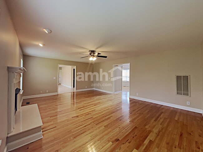 1068 Blairfield Dr in Antioch, TN - Building Photo - Building Photo
