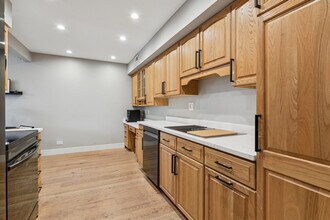 837 Pahl Rd in Elk Grove Village, IL - Building Photo - Building Photo