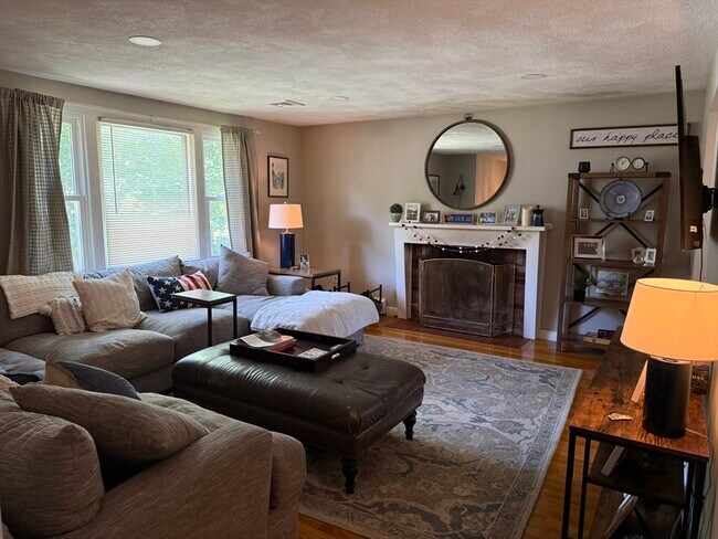200 Concord Rd in Bedford, MA - Building Photo - Building Photo