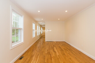 217 Arlington St, Unit 1 in Medford, MA - Building Photo - Building Photo