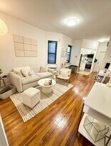 886 10th Ave in New York, NY - Building Photo