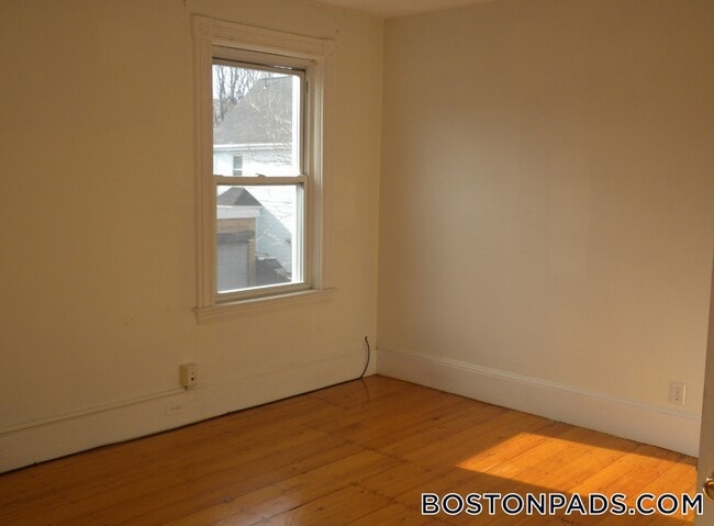 339 Centre St, Unit 2 in Boston, MA - Foto de edificio - Building Photo
