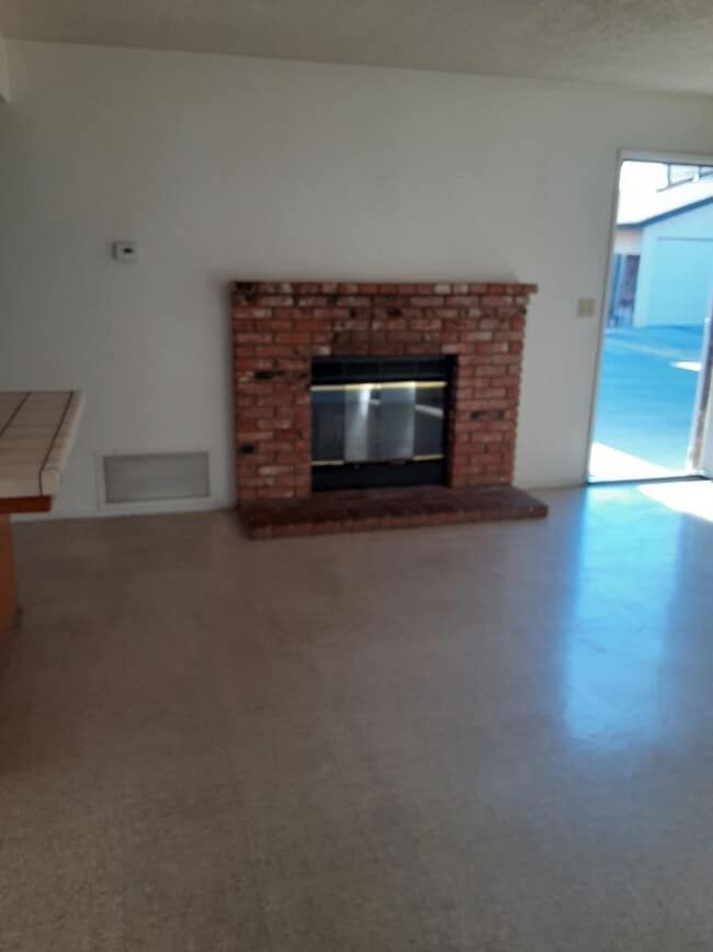 337 S Sunset St in Ridgecrest, CA - Building Photo - Building Photo