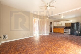 4242 Mapledale Ave, Unit Unit #2 in Cleveland, OH - Building Photo - Building Photo