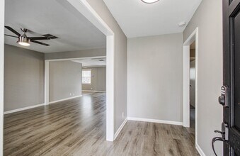 9410 Highmeadow Dr in Houston, TX - Building Photo - Building Photo