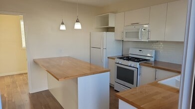 5334 Cedar Ave, Unit 5328 in Long Beach, CA - Foto de edificio - Building Photo