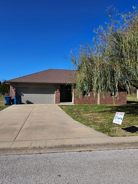 508 Rustic Ridge in Carl Junction, MO - Building Photo