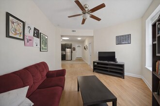 3001 N Central Park Ave, Unit S2 in Chicago, IL - Foto de edificio - Building Photo