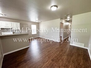 221-223-223 E Lamar in Palmer, TX - Building Photo - Building Photo