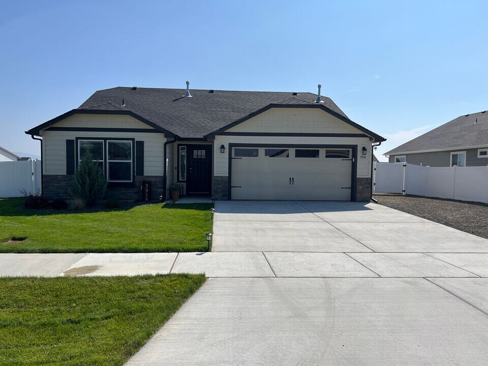 3916 North June Bug Street in Post Falls, ID - Building Photo