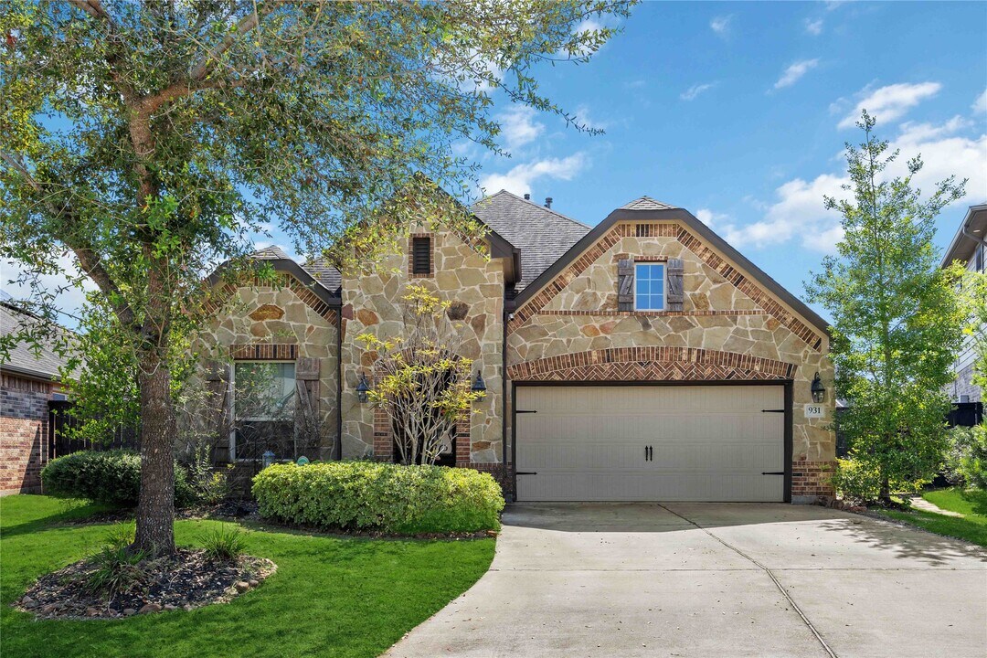 931 Abelia Ave in Richmond, TX - Building Photo