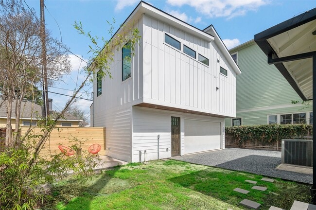 323 E 24th St in Houston, TX - Building Photo - Building Photo