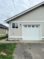 221 Morton St in Sumas, WA - Building Photo