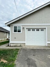 207 Morton St in Sumas, WA - Foto de edificio - Building Photo
