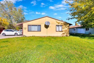 3290 1/2 Lombardy Ln in Clifton, CO - Foto de edificio - Building Photo