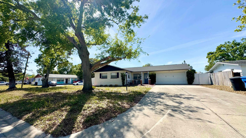 232 SE Monroe Cir N in St. Petersburg, FL - Building Photo