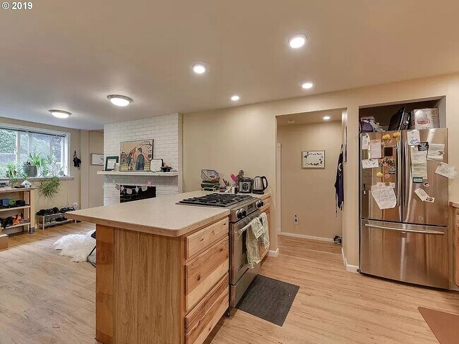 9938 SW Terwilliger Blvd in Portland, OR - Building Photo - Building Photo