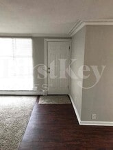 2032 Bethesda Blvd in Zion, IL - Foto de edificio - Building Photo