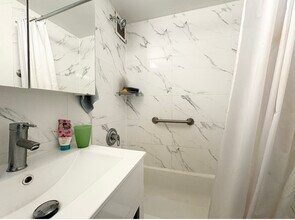 6115 97th St, Unit Studio apt #15P in Rego Park, NY - Building Photo - Building Photo