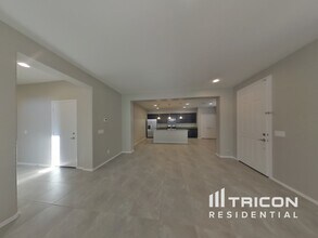 323 N 56th Pl in Mesa, AZ - Building Photo - Building Photo