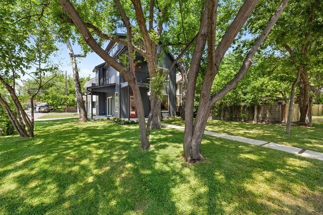 1800 Singleton Ave in Austin, TX - Building Photo - Building Photo