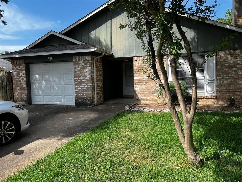 22118 Singing Spurs Dr in Katy, TX - Building Photo