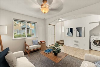 15310 14th Ave W in Lynnwood, WA - Foto de edificio - Building Photo