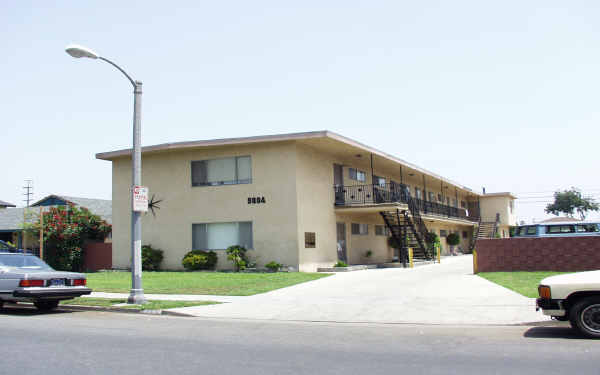 9804 San Miguel Ave in South Gate, CA - Foto de edificio