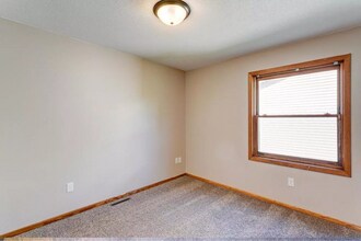 4920 10 St NW in Rochester, MN - Foto de edificio - Building Photo