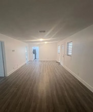 718 Whippoorwill Ln in Delray Beach, FL - Foto de edificio - Building Photo