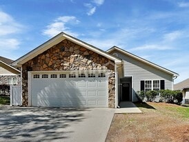 112 Charlotte Ct in Winston-Salem, NC - Building Photo