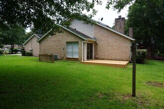 18 Dogwood Trail in Conroe, TX - Building Photo - Building Photo