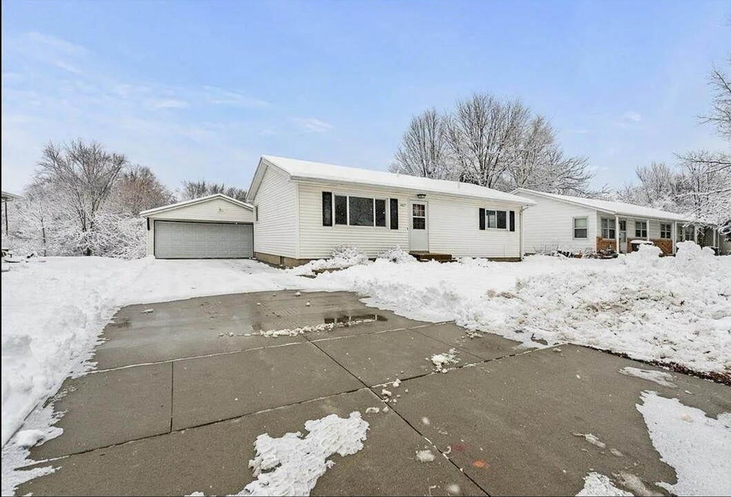 1417 Starview Dr in Cedar Falls, IA - Building Photo