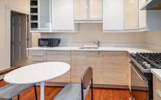 17 Cawfield St in Boston, MA - Building Photo