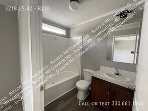 3218 OH-82 in Mantua, OH - Building Photo - Building Photo