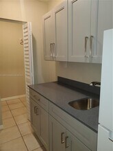 7360 SW 39th St-Unit -A in Miami, FL - Building Photo - Building Photo