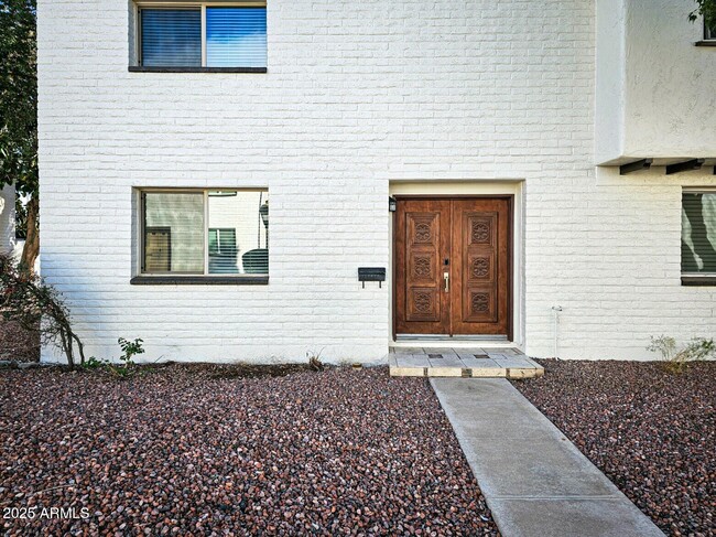 4213 N Miller Rd in Scottsdale, AZ - Foto de edificio - Building Photo