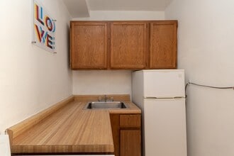 717 W Belmont Ave, Unit A09C in Chicago, IL - Foto de edificio - Building Photo