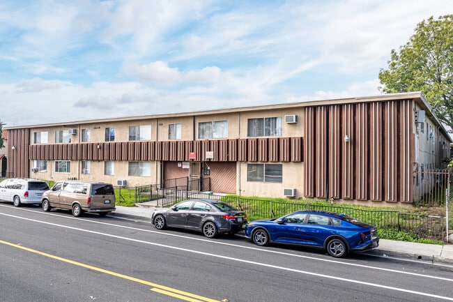 AJ Apartments in Pomona, CA - Foto de edificio - Building Photo