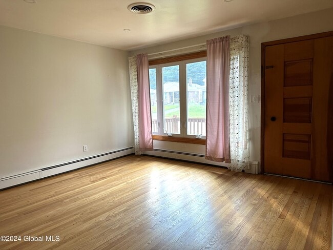 92 Daytona Ave in Albany, NY - Building Photo - Building Photo