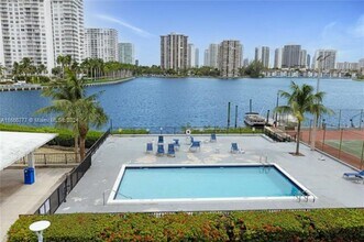 2750 NE 183rd St, Unit 1104 in Aventura, FL - Foto de edificio - Building Photo